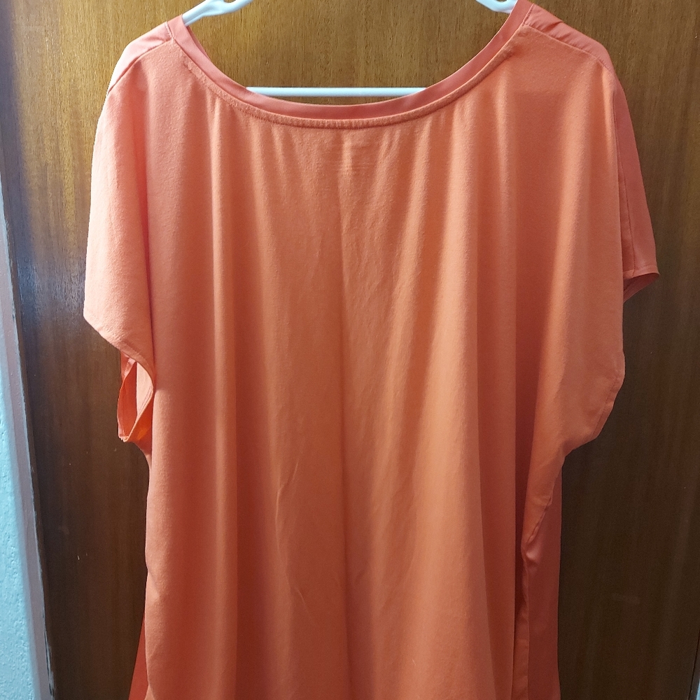 Unique design shirt - Picture 2 of 3